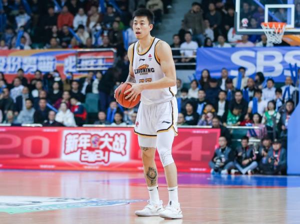 屋漏偏逢連夜雨！張鎮(zhèn)麟7中1僅得2分2板4助 末節(jié)受傷離場